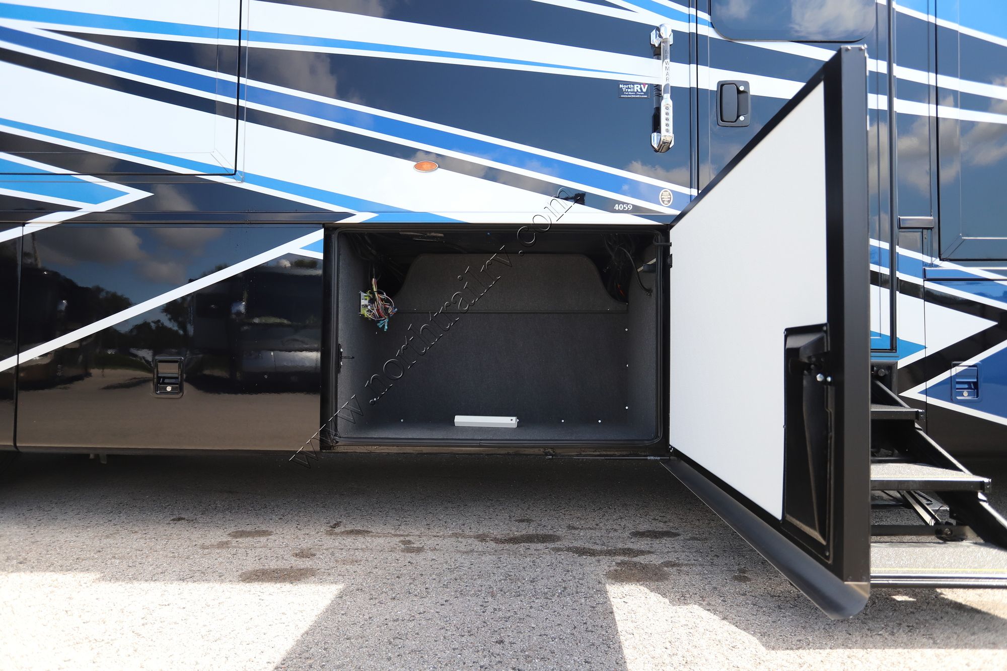 New 2025 Newmar Super Star 4059 Super C  For Sale