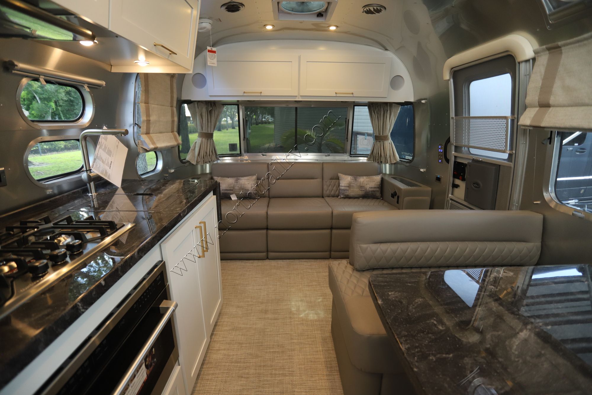 New 2025 Airstream Classic 28RBT Travel Trailer  For Sale