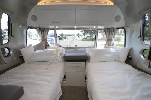 2025 Airstream Classic 28RBT