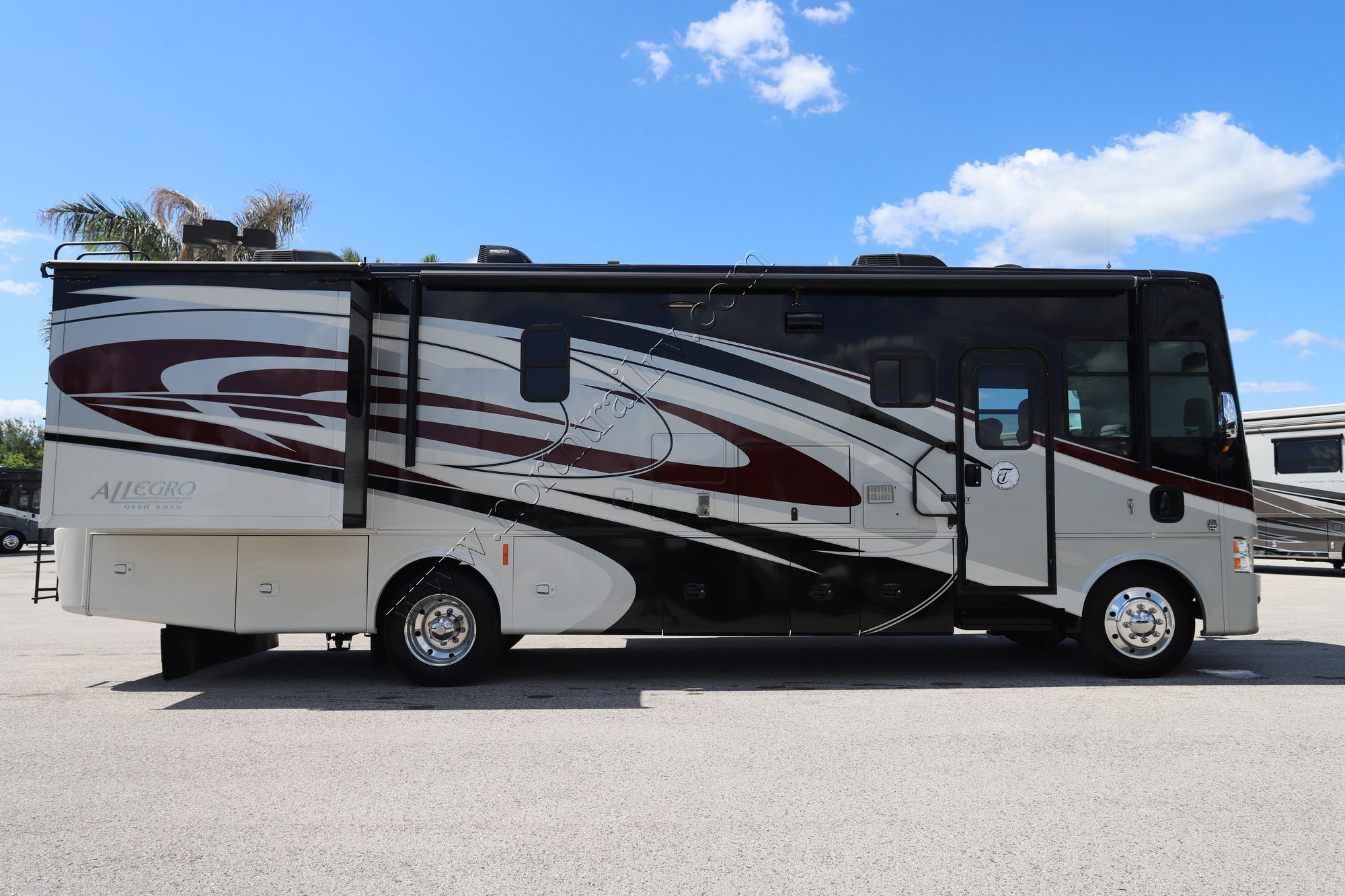 Used 2016 Tiffin Motor Homes Allegro 32SA Class A  For Sale