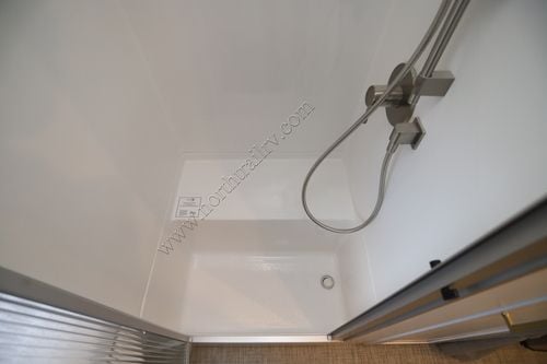 2025 Airstream Classic 28RBT