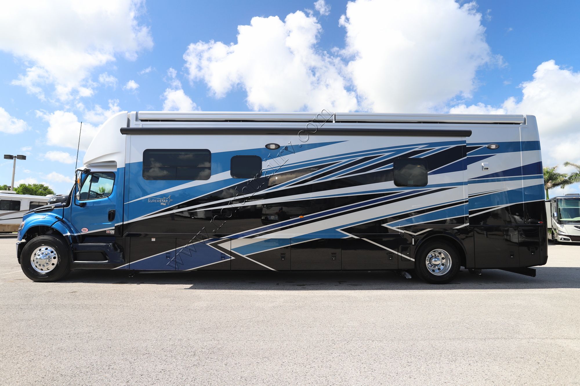 New 2025 Newmar Super Star 4059 Super C  For Sale