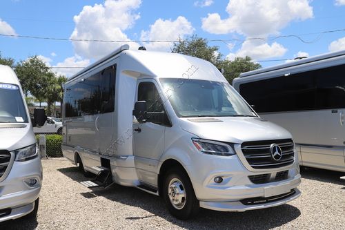 2021 Airstream Atlas Tommy Bahama