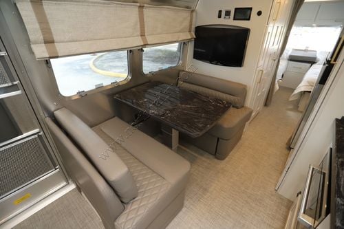 2025 Airstream Classic 28RBT