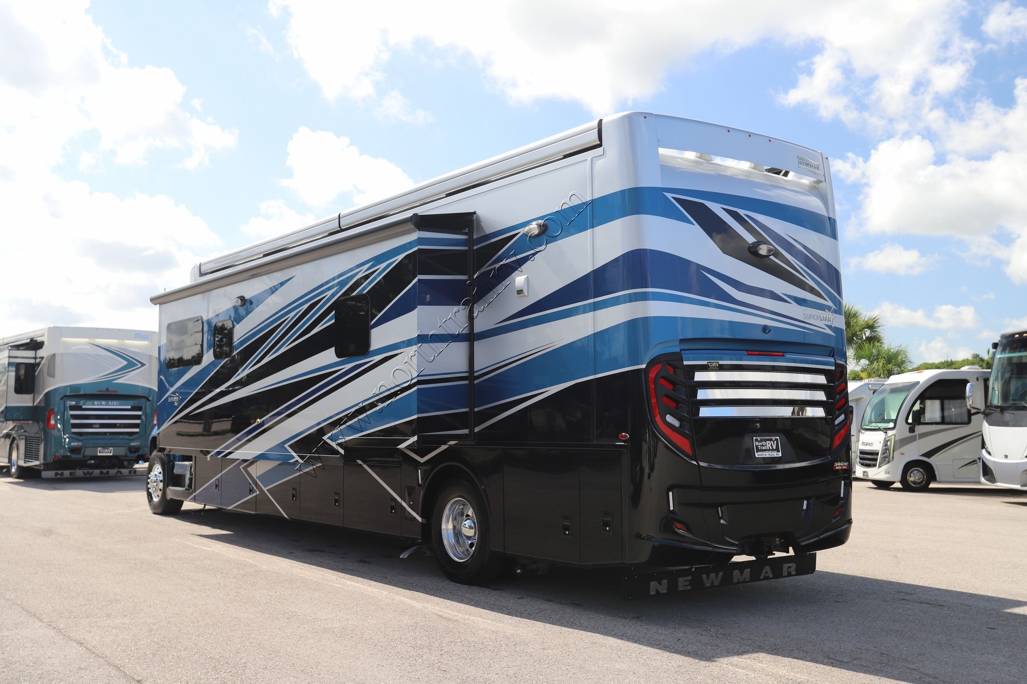 New 2025 Newmar Super Star 4059 Super C  For Sale