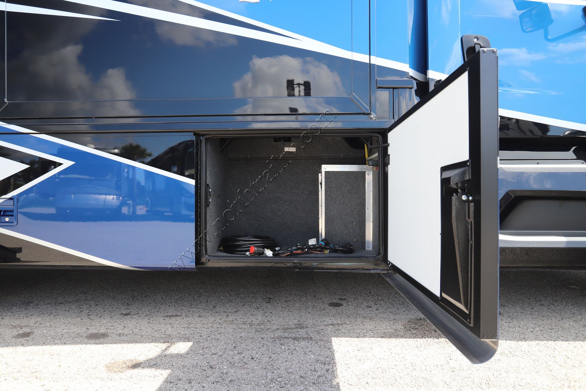 New 2025 Newmar Super Star 4059 Super C  For Sale