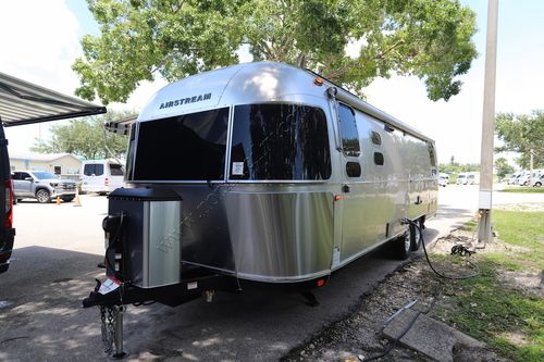 2025 Airstream Classic 28RBT Travel Trailer