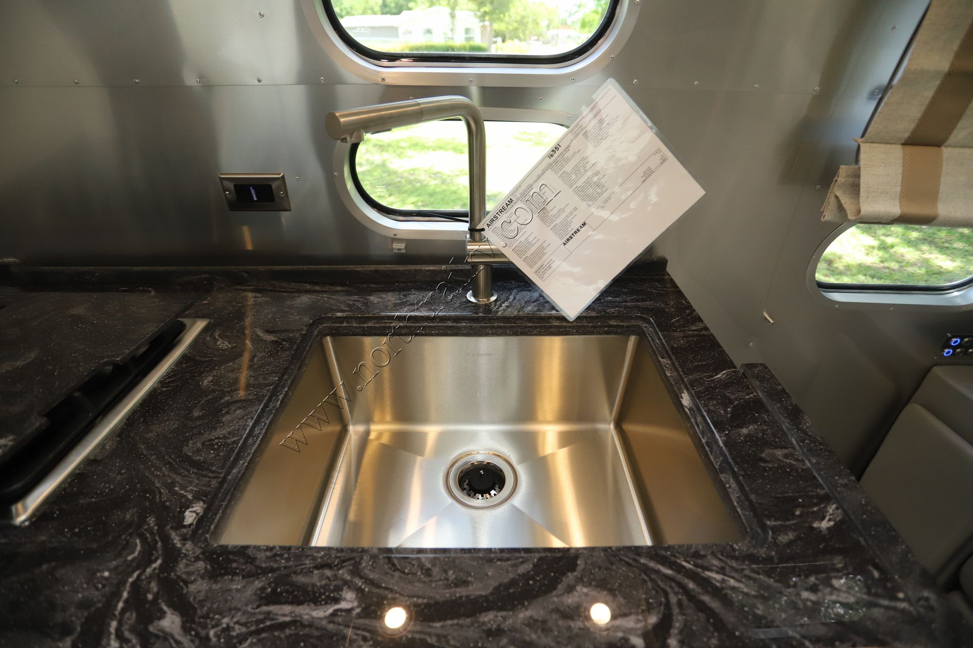 New 2025 Airstream Classic 28RBT Travel Trailer  For Sale