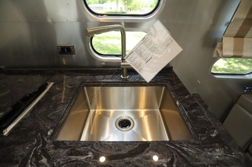 2025 Airstream Classic 28RBT