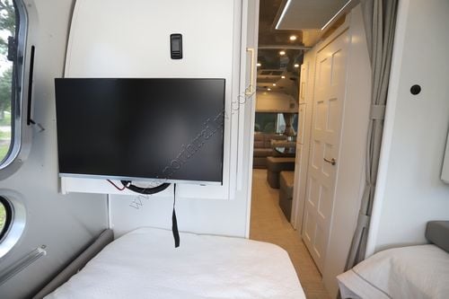 2025 Airstream Classic 28RBT
