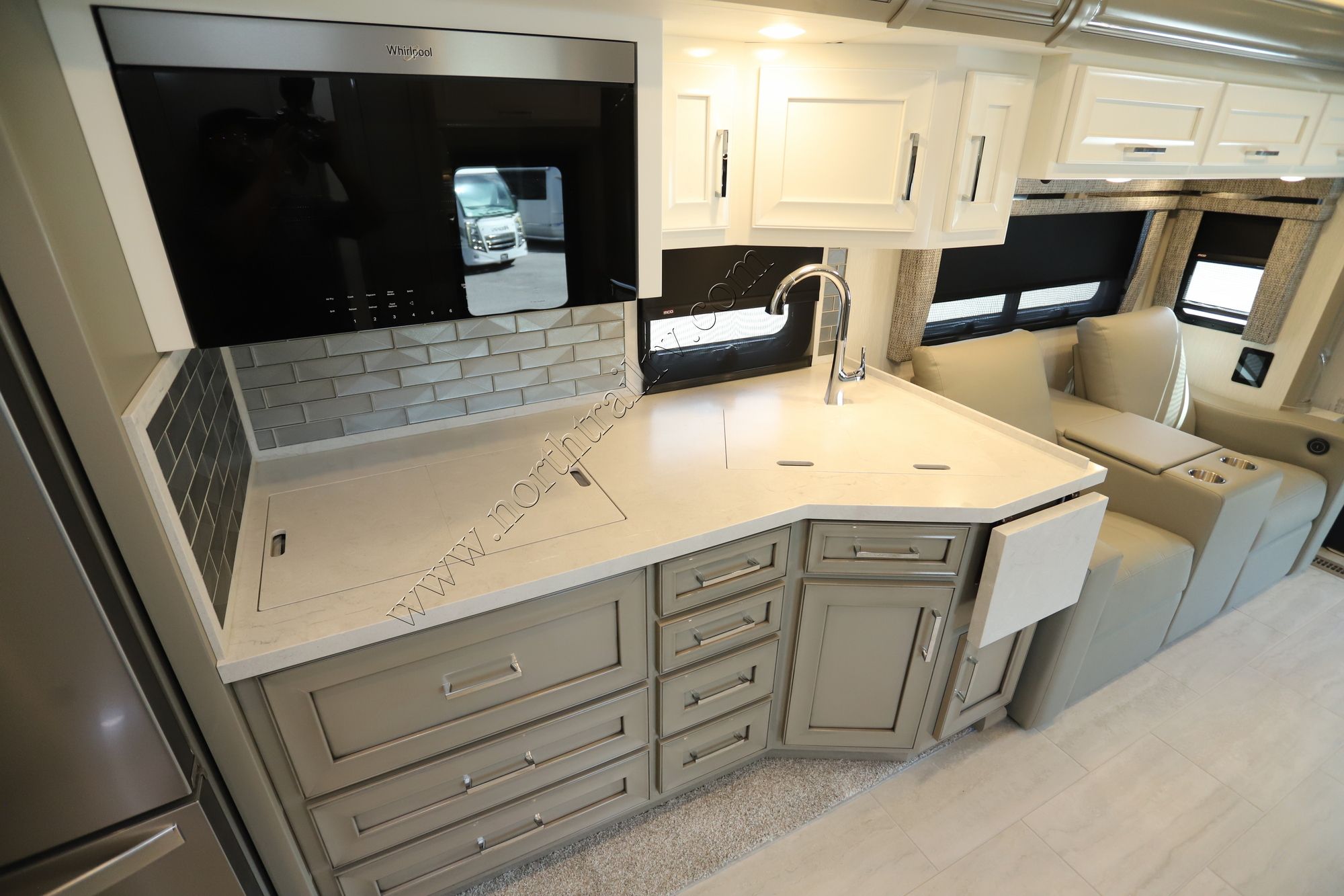 New 2025 Newmar Super Star 4059 Super C  For Sale