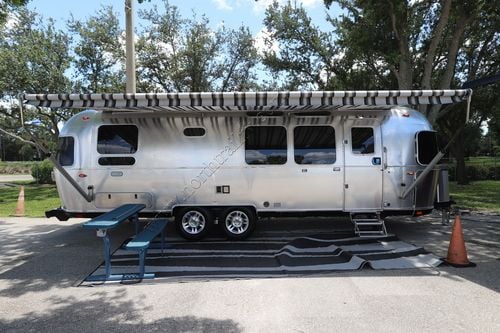 2025 Airstream Classic 28RBT