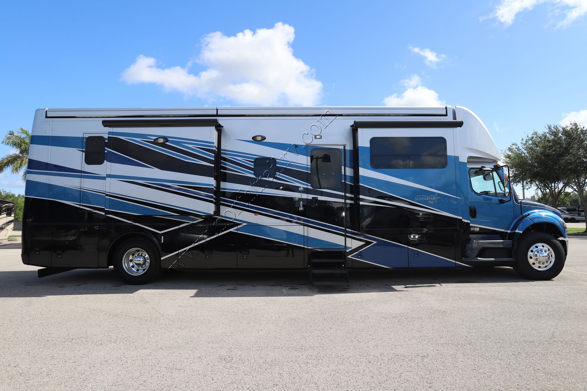 New 2025 Newmar Super Star 4059 Super C  For Sale