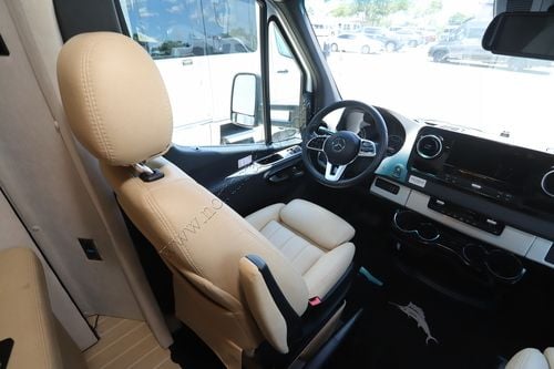 2021 Airstream Atlas Tommy Bahama