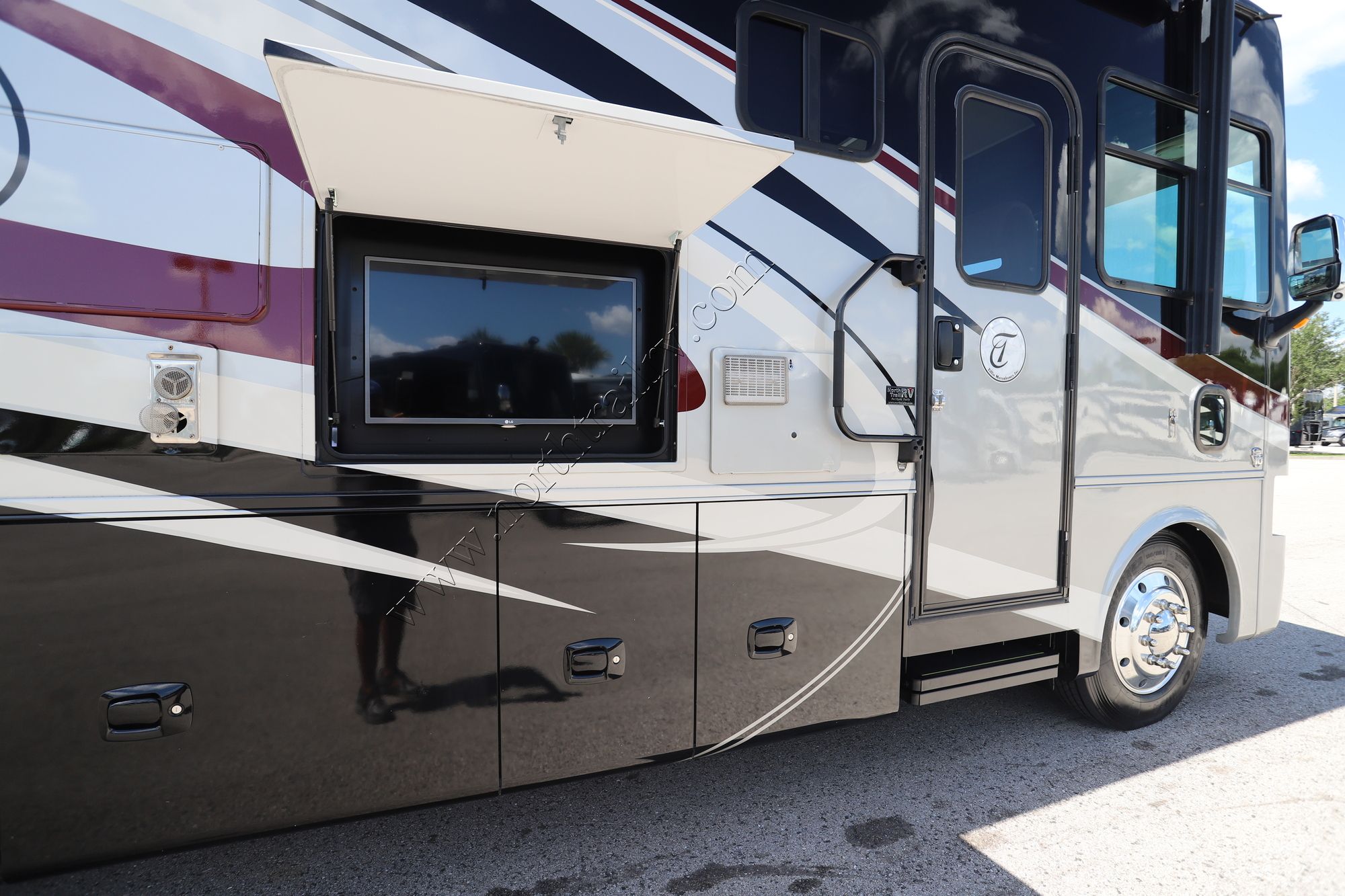 Used 2016 Tiffin Motor Homes Allegro 32SA Class A  For Sale