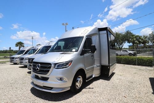 2021 Airstream Atlas Tommy Bahama