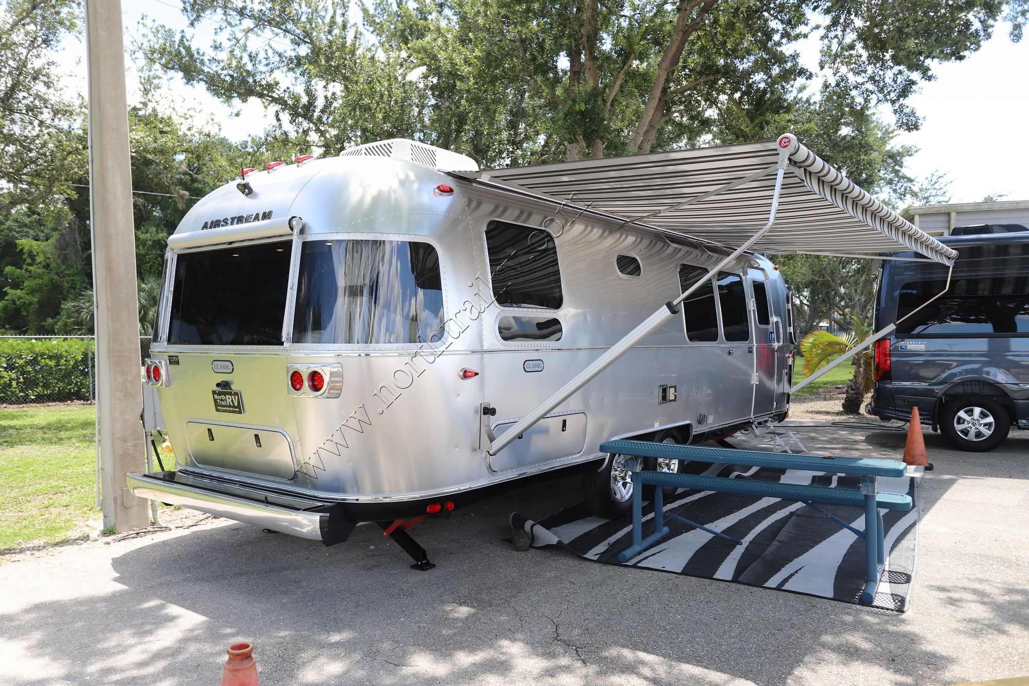 New 2025 Airstream Classic 28RBT Travel Trailer  For Sale