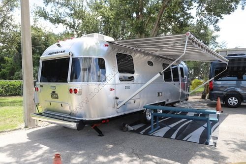 2025 Airstream Classic 28RBT