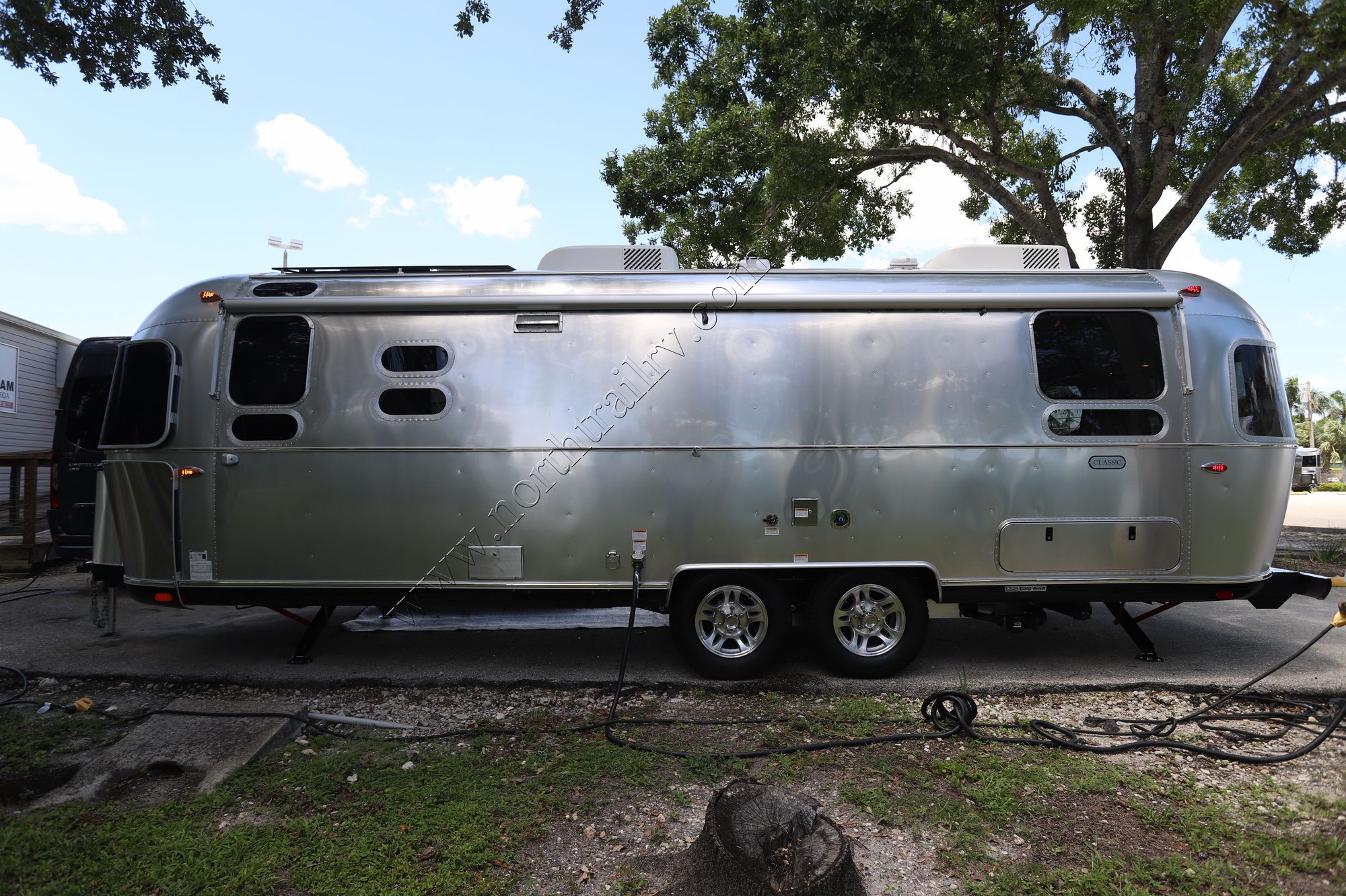 New 2025 Airstream Classic 28RBT Travel Trailer  For Sale