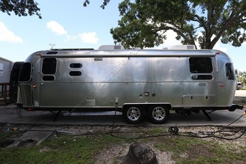 2025 Airstream Classic 28RBT