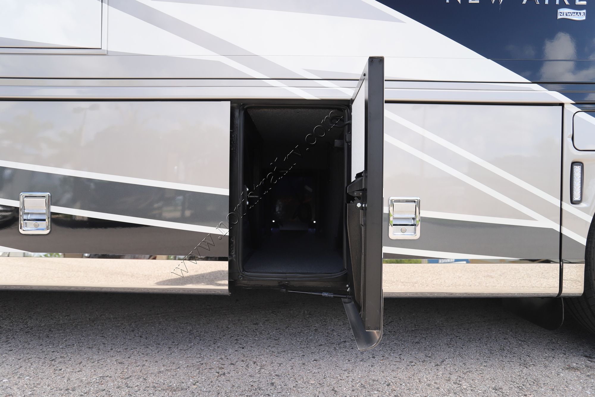 Used 2025 Newmar New Aire 3543 Class A  For Sale