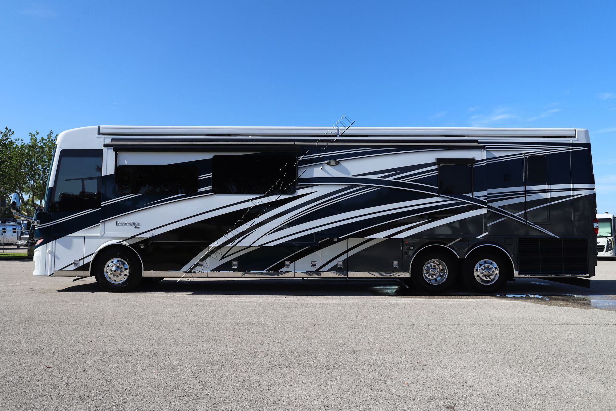 Used 2024 Newmar London Aire 4569 Class A  For Sale