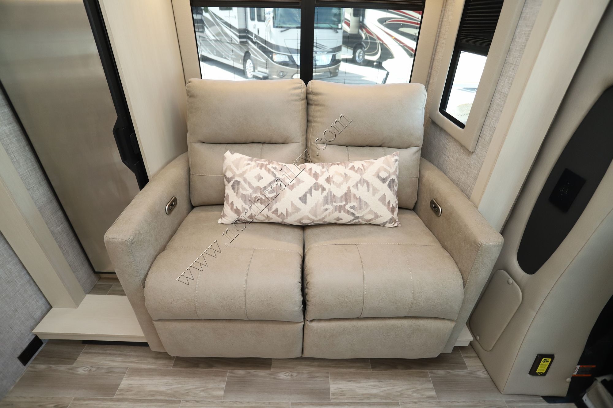 New 2026 Tiffin Motor Homes Wayfarer 25XLW Class C  For Sale
