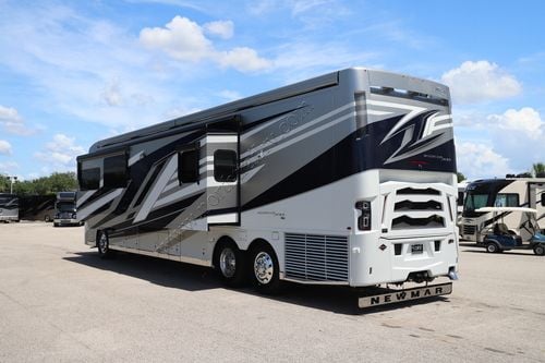 2026 Newmar Mountain Aire 4551