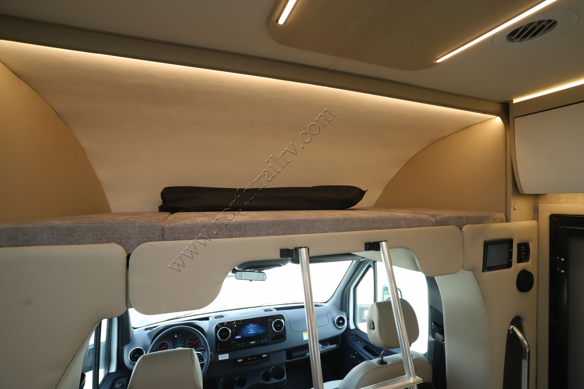 New 2026 Tiffin Motor Homes Wayfarer 25XLW Class C  For Sale
