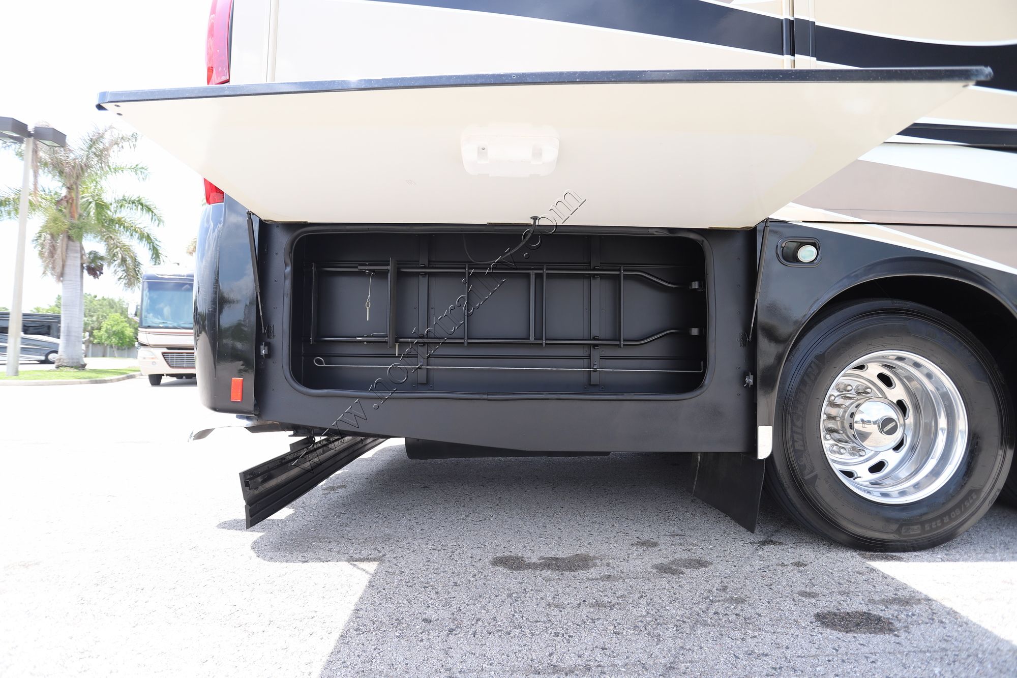 Used 2013 Winnebago Tour 42QD Class A  For Sale