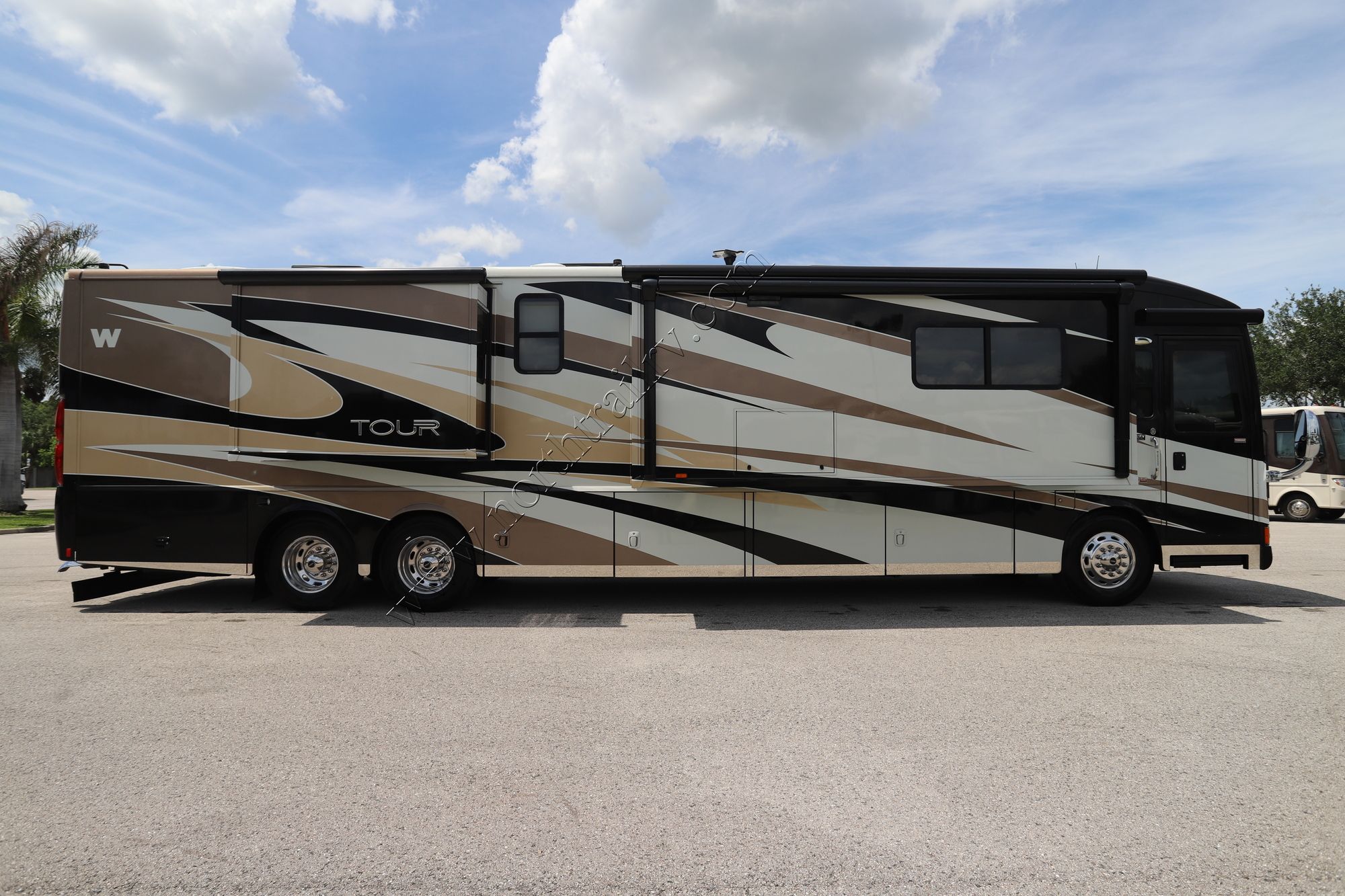 Used 2013 Winnebago Tour 42QD Class A  For Sale