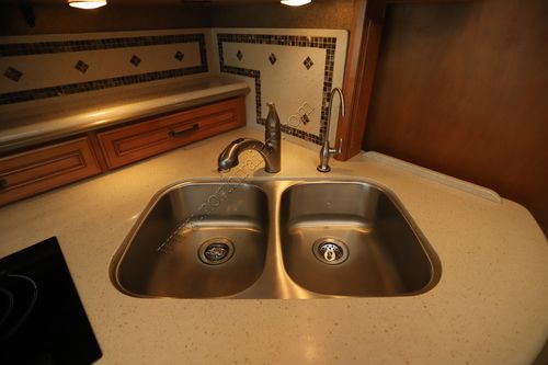 2013 Winnebago Tour 42QD