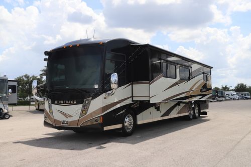 2013 Winnebago Tour 42QD