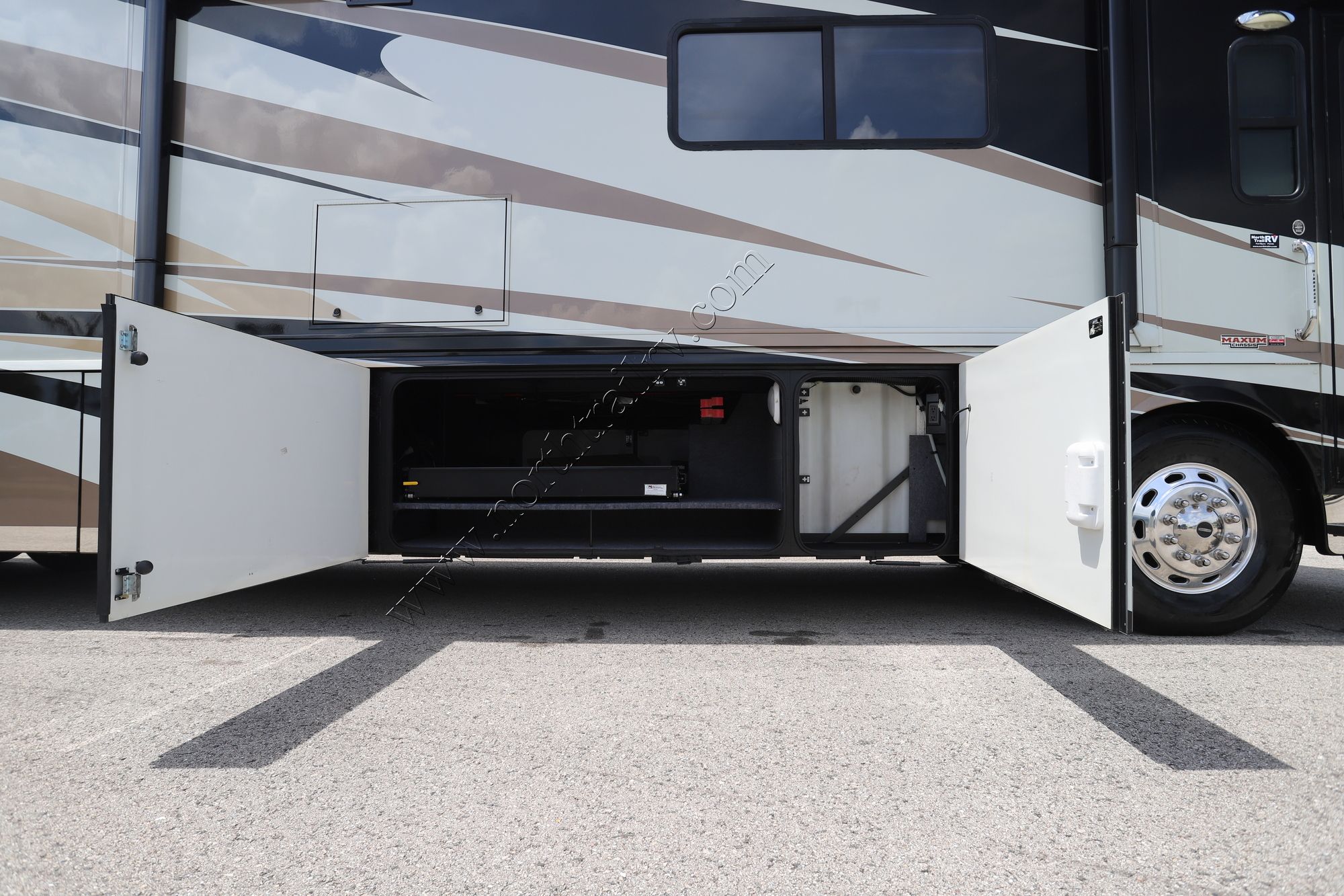 Used 2013 Winnebago Tour 42QD Class A  For Sale