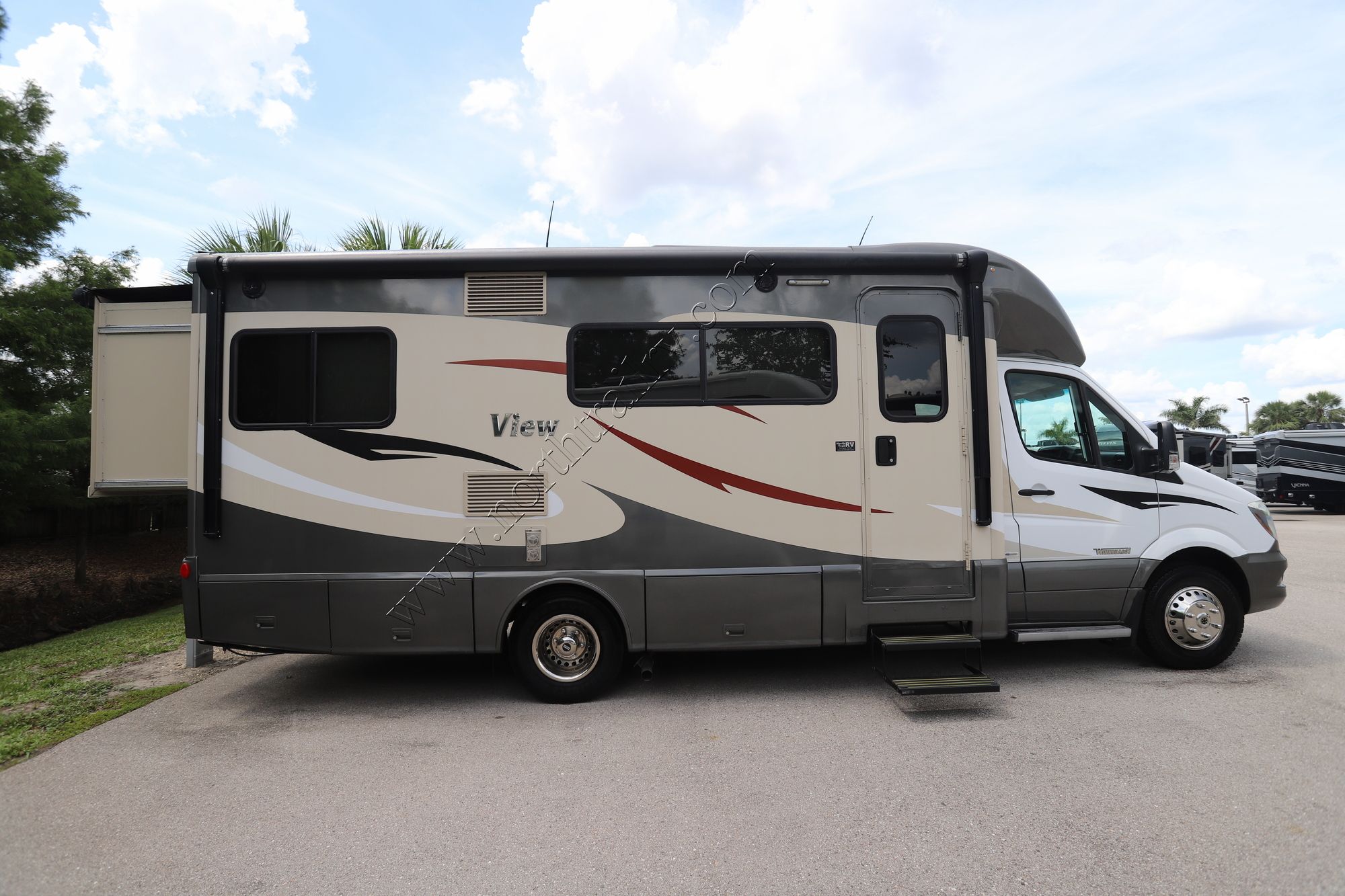 Used 2015 Winnebago View 24G Class C  For Sale