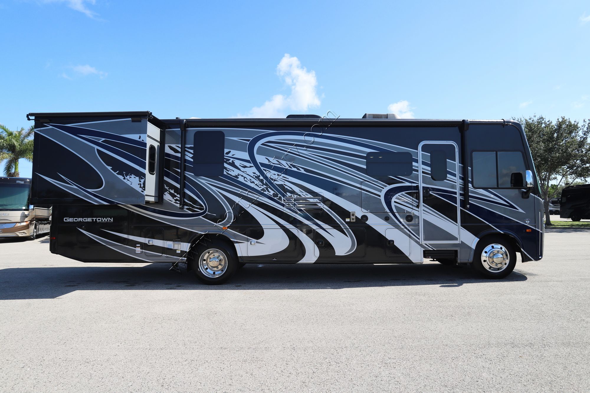Used 2022 Forest River Georgetown 31L5 Class A  For Sale
