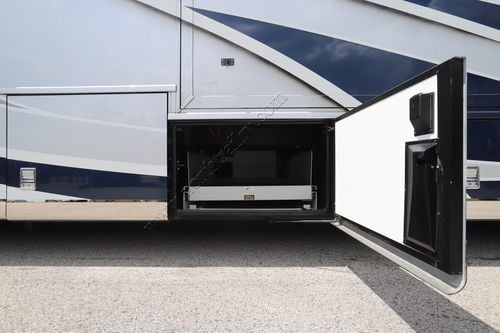 2021 Newmar Essex 4569