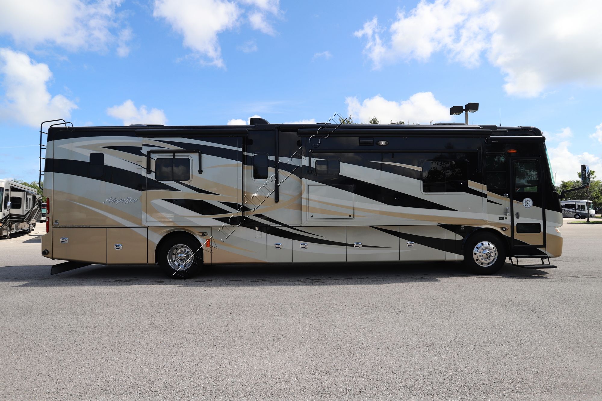Used 2012 Tiffin Motor Homes Allegro Bus 40QBP Class A  For Sale