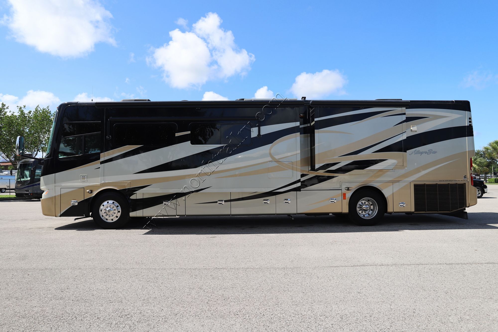 Used 2012 Tiffin Motor Homes Allegro Bus 40QBP Class A  For Sale