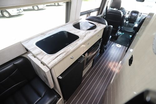 2018 Airstream Interstate LOUNGE