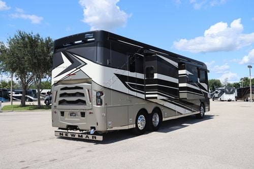 2025 Newmar Mountain Aire 4118