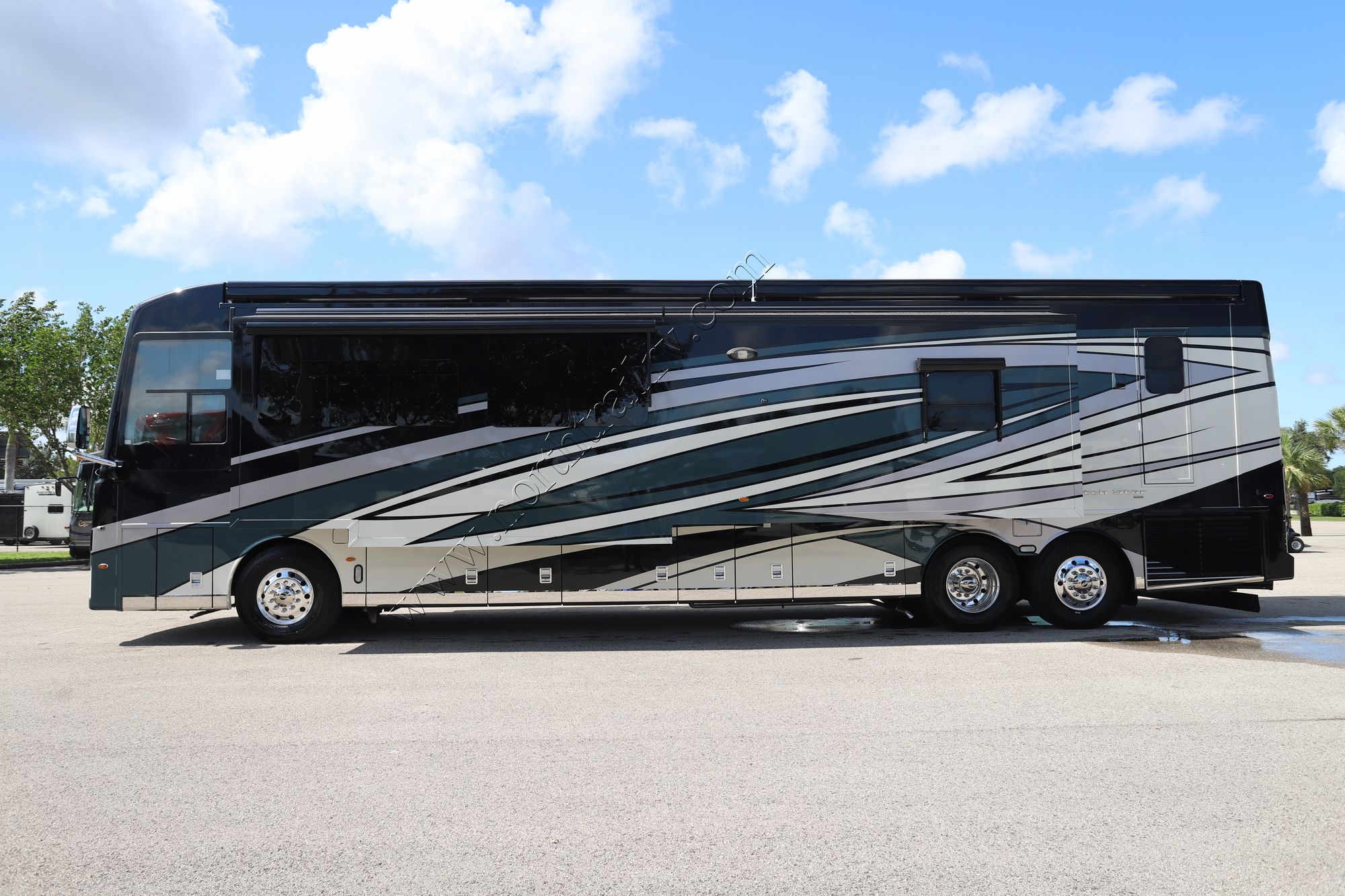 Used 2023 Newmar Dutch Star 4325 Class A  For Sale
