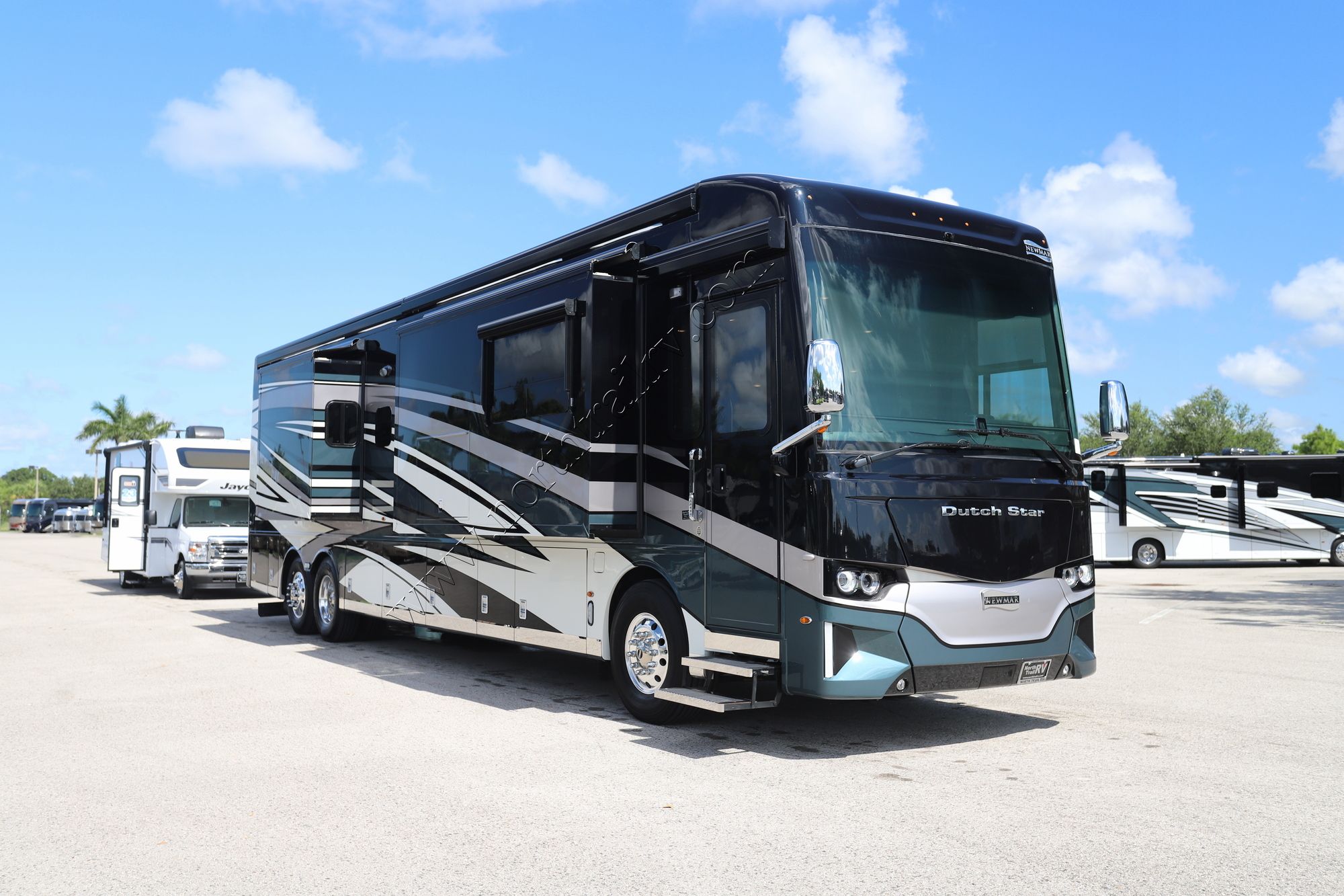 Used 2023 Newmar Dutch Star 4325 Class A  For Sale