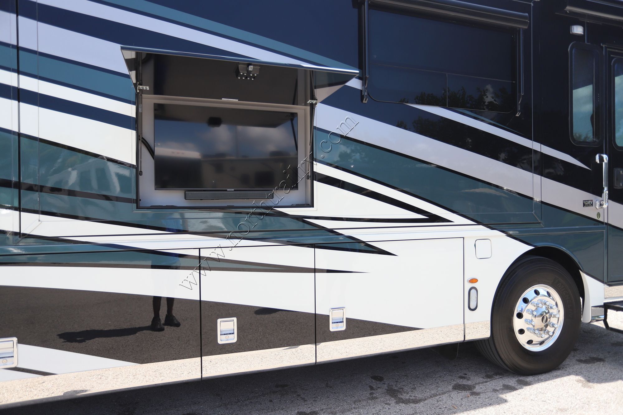 Used 2023 Newmar Dutch Star 4325 Class A  For Sale