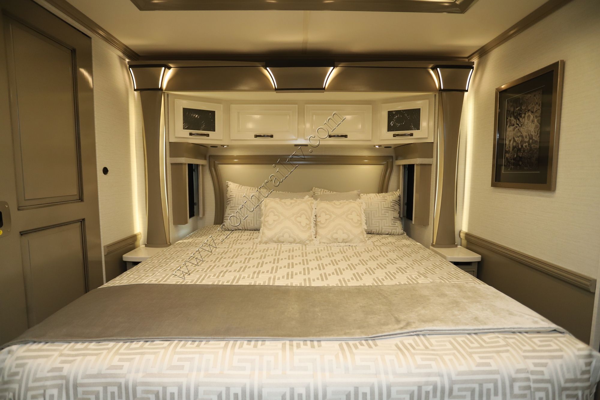 New 2026 Newmar Dutch Star 4081 Class A  For Sale