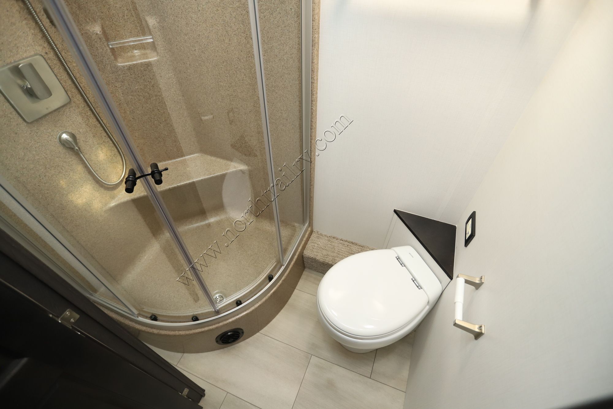 Used 2023 Dynamax Dx3 34KD Super C  For Sale
