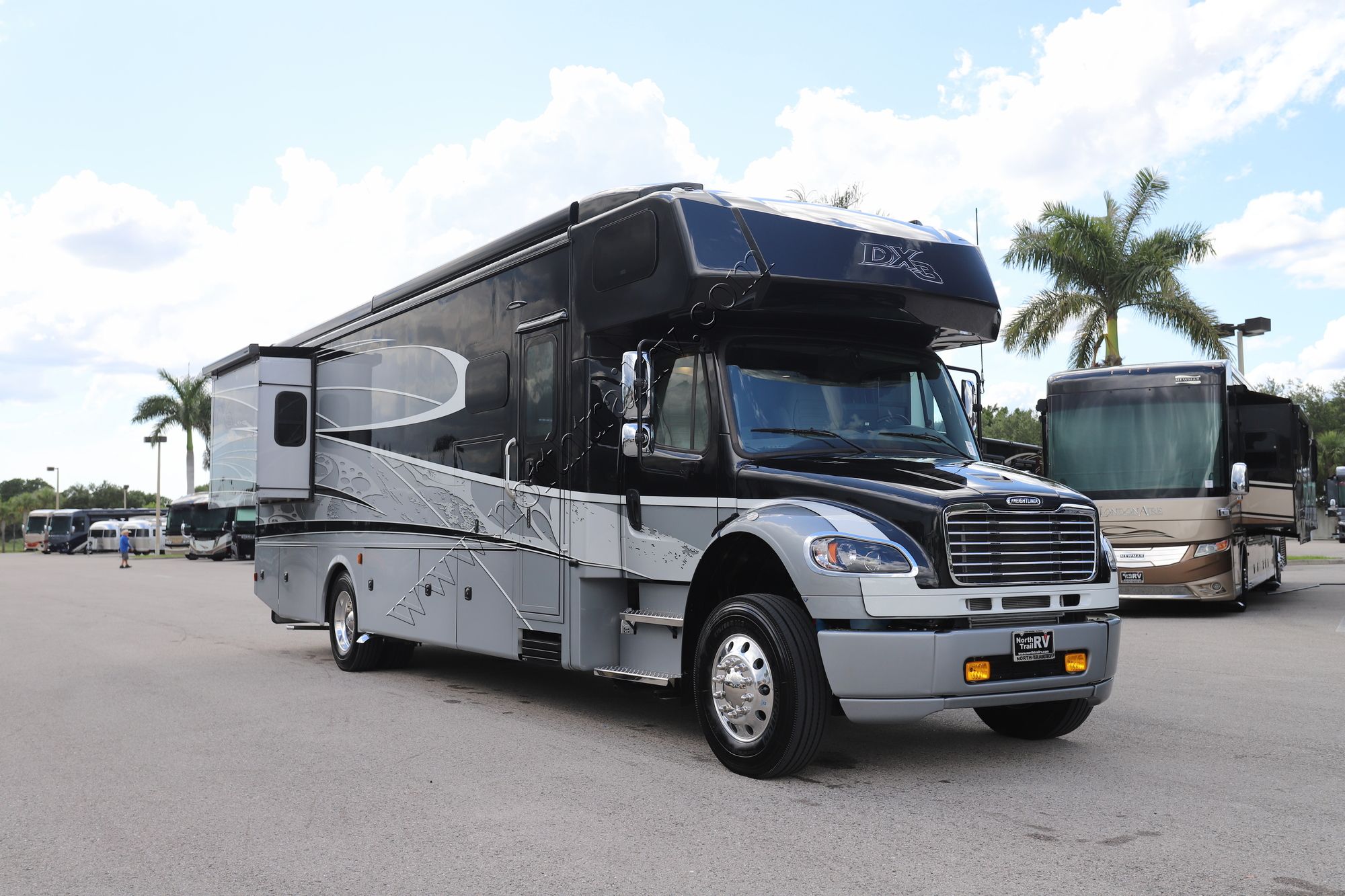 Used 2023 Dynamax Dx3 34KD Super C  For Sale