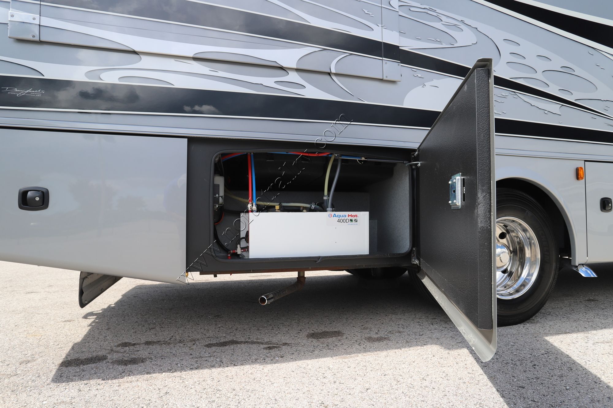 Used 2023 Dynamax Dx3 34KD Super C  For Sale