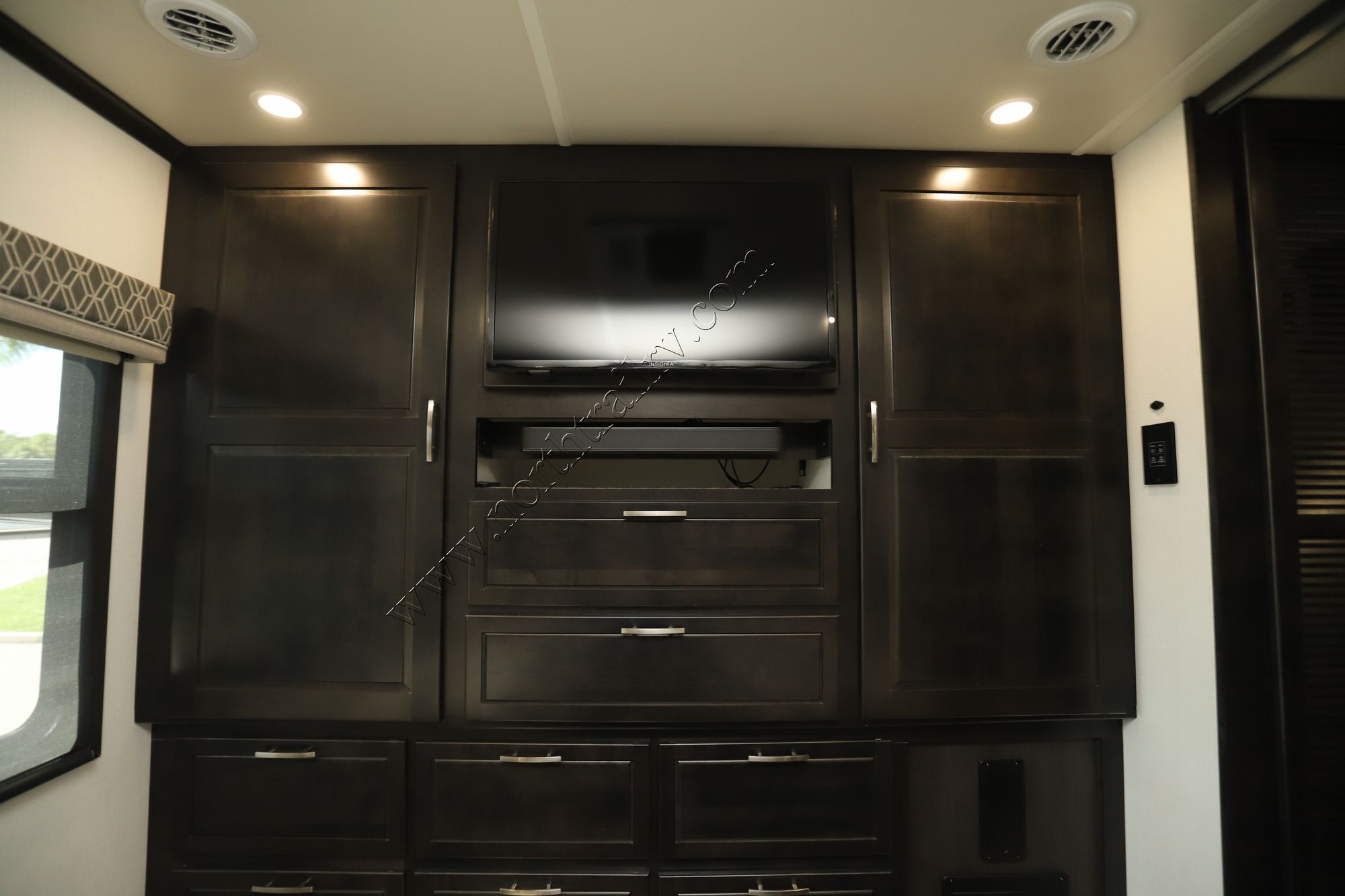 Used 2023 Dynamax Dx3 34KD Super C  For Sale