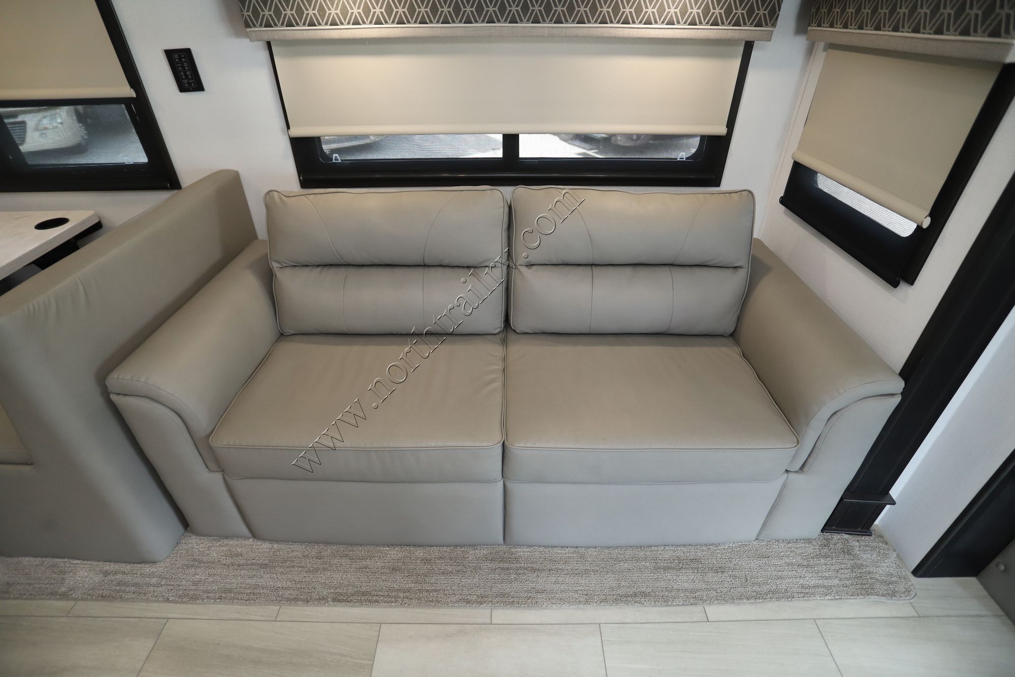 Used 2023 Dynamax Dx3 34KD Super C  For Sale